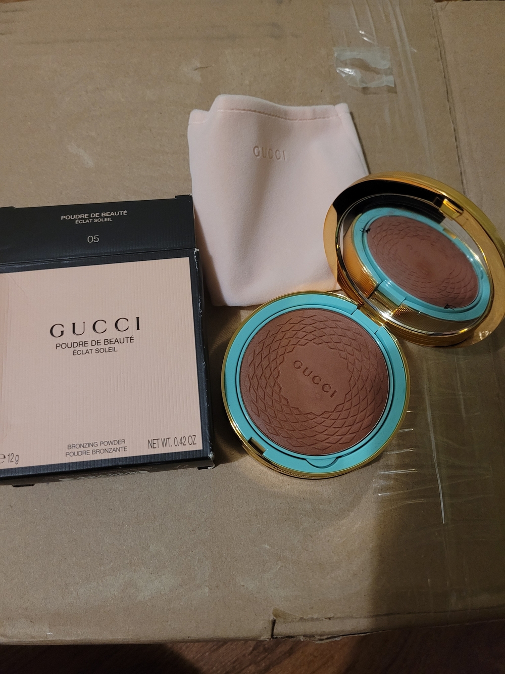 Gucci Bronzing Powder Compact in 05